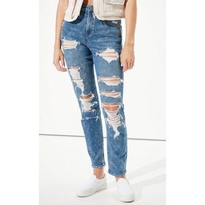 American Eagle ripped mom jeans size 6 REGULAR